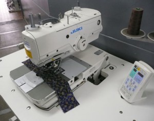 JUKI MEB 3200 SS Boutonnière à oeillet